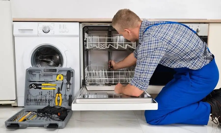 Ödemiş Gorenje servisi teknisyen ekibi beyaz eşya tamiri yaparken